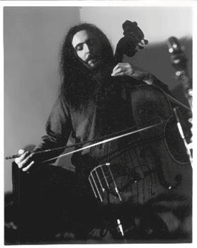 Peter am Kontrabass